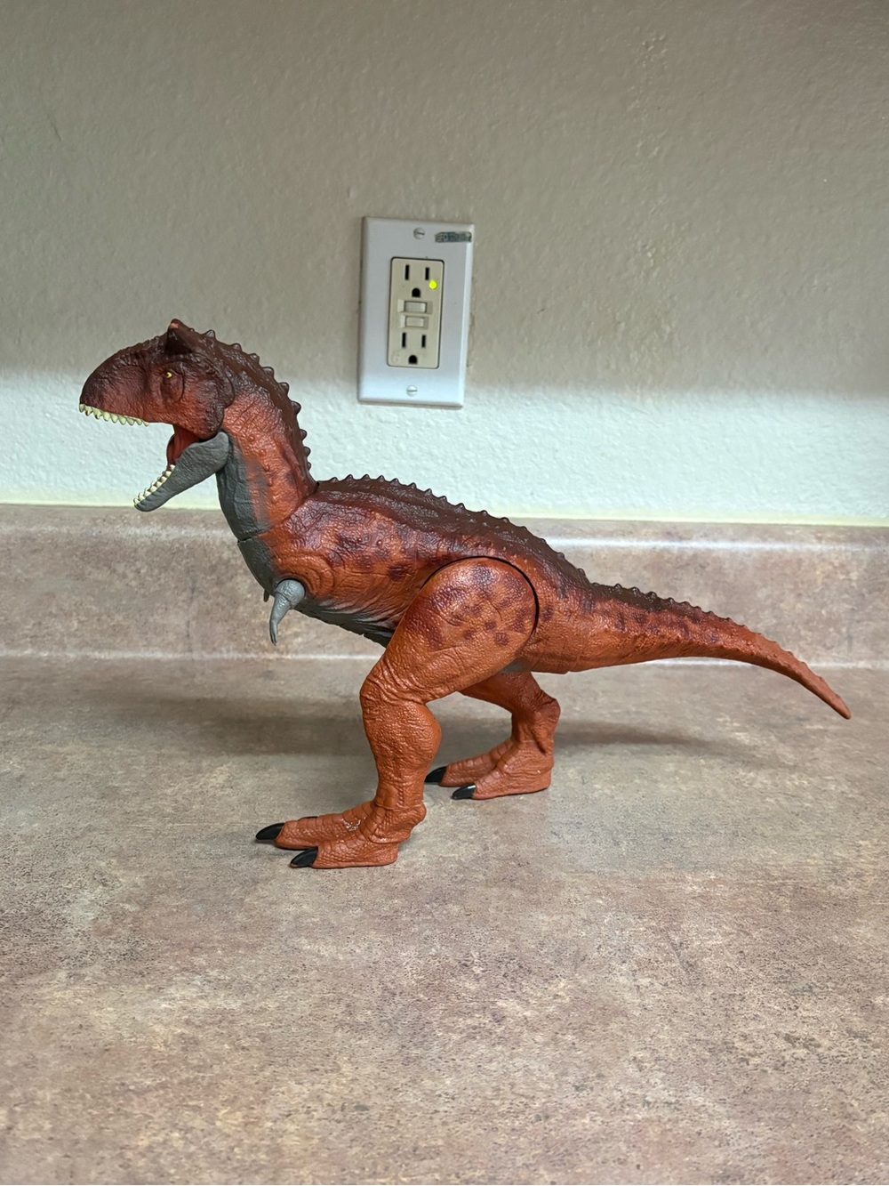Mattel Jurassic World Control 'N Conquer Carnotaurus Toro Electronic Sound toy